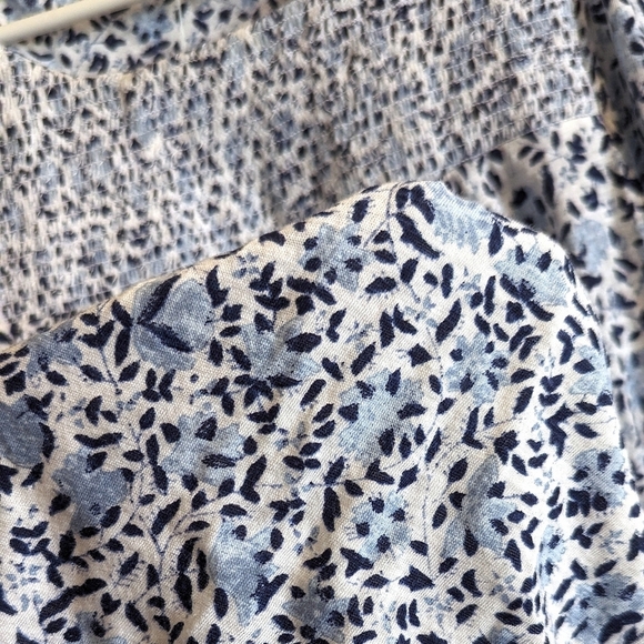 Lucky Brand Smocked Flowy Floral Flower Short Sleeve Top - Picture 5 of 10